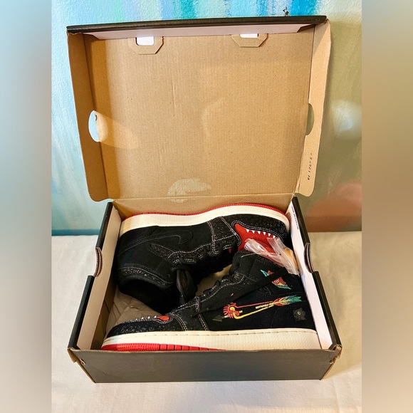 Air Jordan 1 Mid GS Siempre Familia Youth 5 - Picture 9 of 10